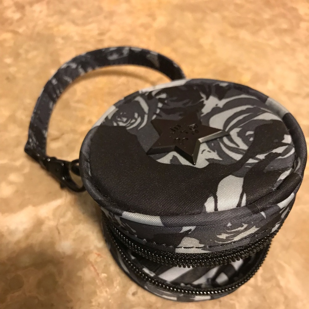 Jujube paci pod onyx collection in black petals